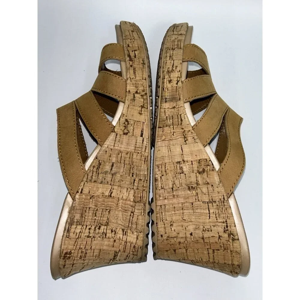Crocs A leigh Wedge Sandal Womens 8 Camel Tan Leather Strappy Slide Cork Wedge